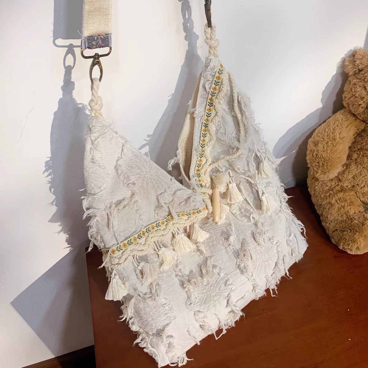 Wholesale Retro holiday style tassel fringe cloth bag large capacity shoulder bag