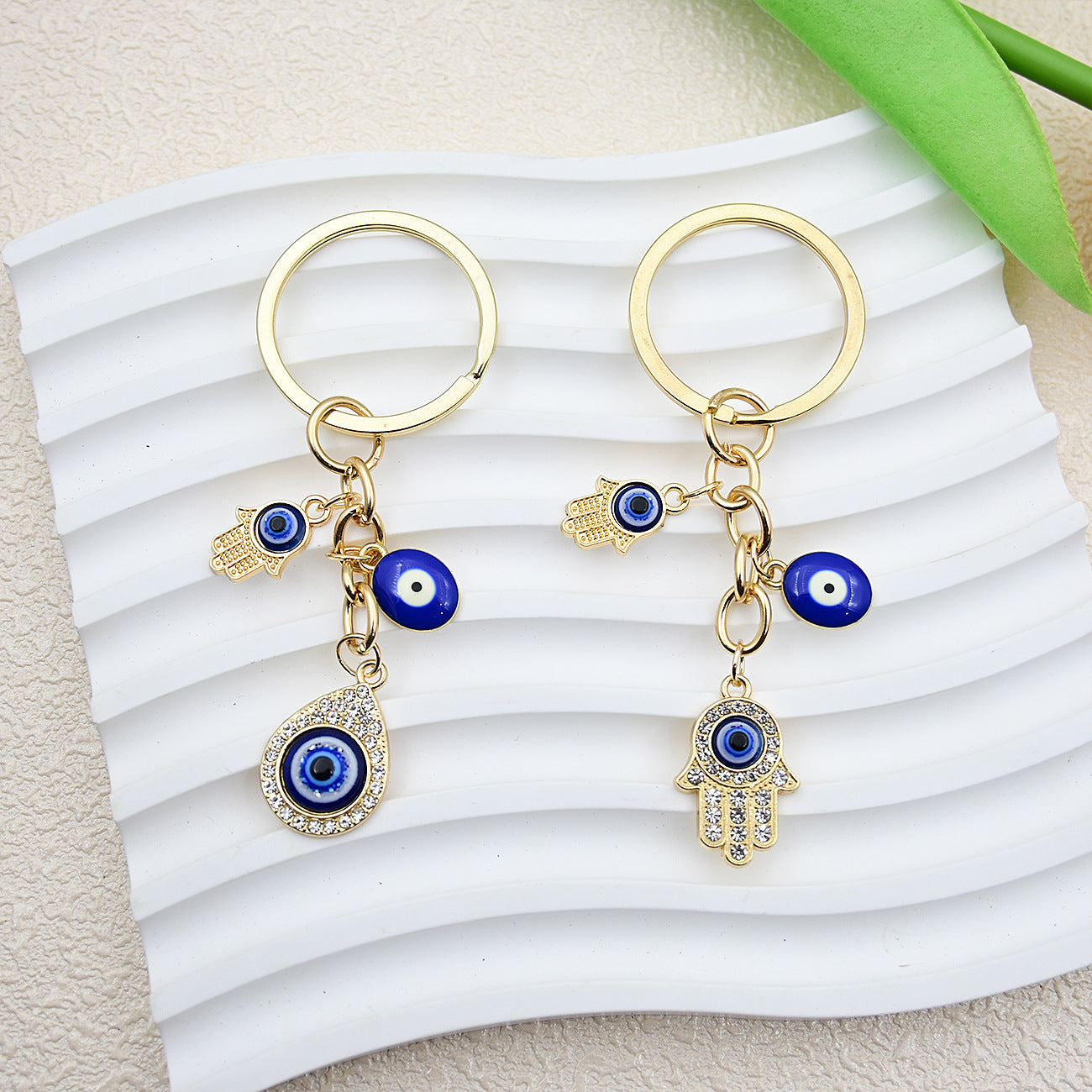 Wholesale Heart-shaped palm water droplet Devil' s eye keychain