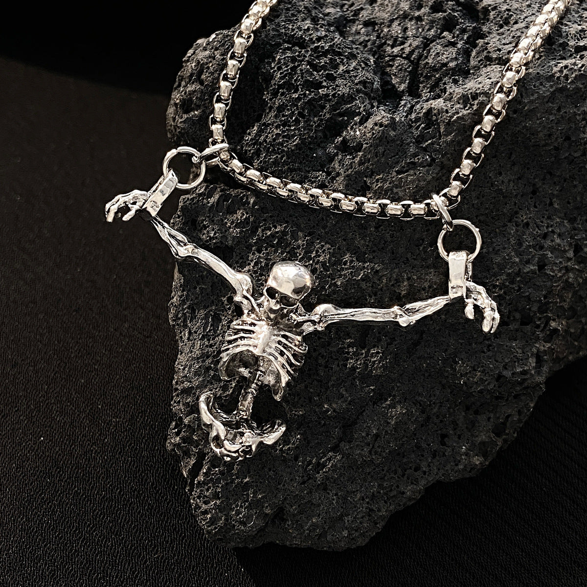 Wholesale Gothic Diablo Skull Pendant Necklace Punk Hip Hop Alloy Dressed Skeleton Collarbone Chain Halloween Necklace Chain