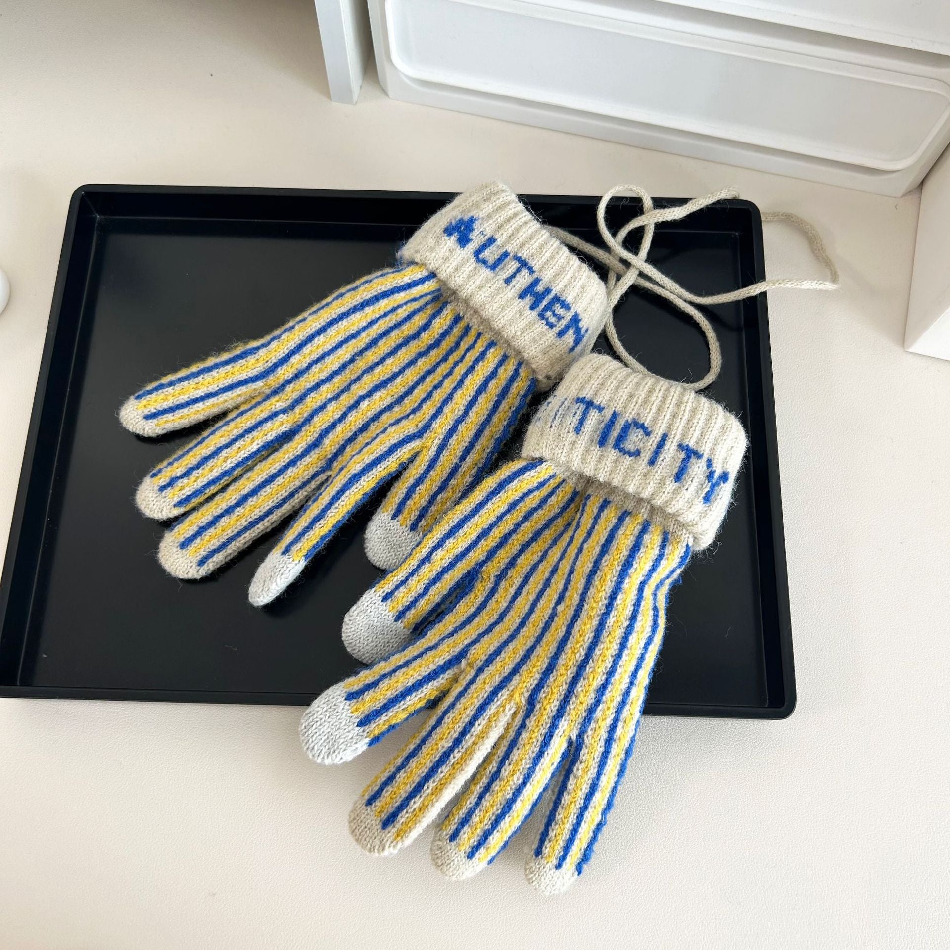 Wholesale Winter Color Striped Polyester Gloves