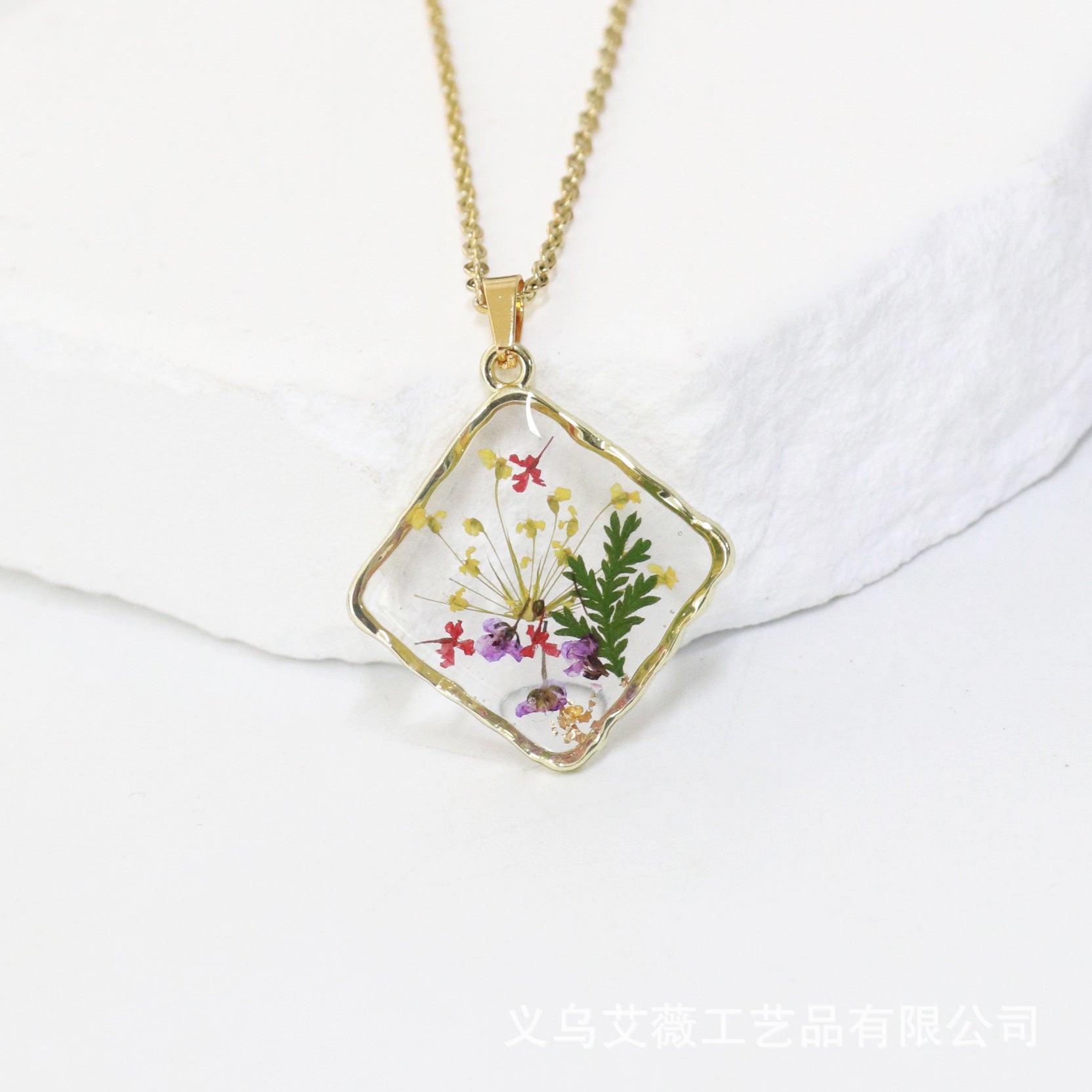 Wholesale 6pcs Natural Plant Specimen Real Flower Resin Dripping Glue Necklace