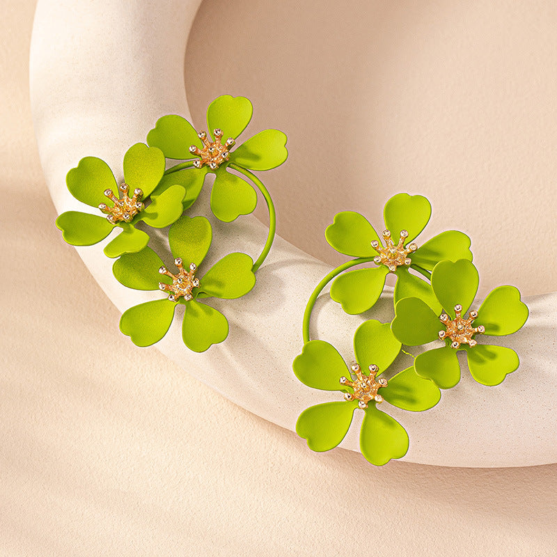 Wholesale Retro Camellia Flower Earrings For Women White Alloy Fashion Jewelry Accessory Everyday Wear Gift