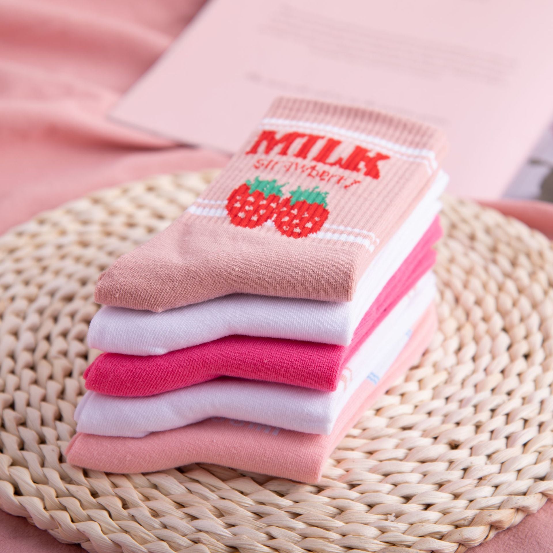 Wholesale Pink Strawberry Is Versatile and Wears Mid-socks Over The Collegiate Style