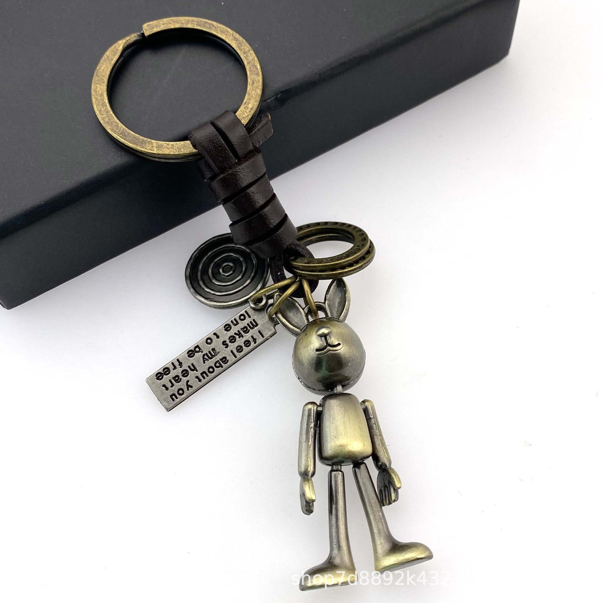 Wholesale Vintage hand-woven movable rabbit keychain