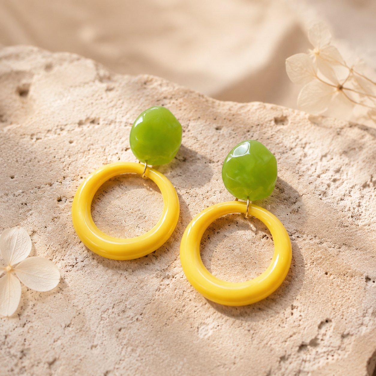 Wholesale Alloy Electroplated Stylish Retro Yellow Round Hoop Dangle Earrings For Women Vacation Fashion Accessory