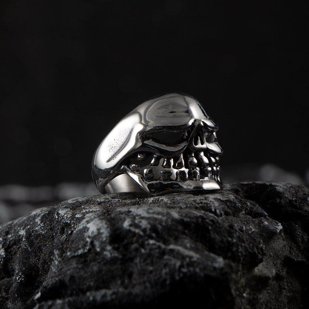 Wholesale  does not fade exquisite punk titanium steel retro skull gift men's raw stainless steel polished ring