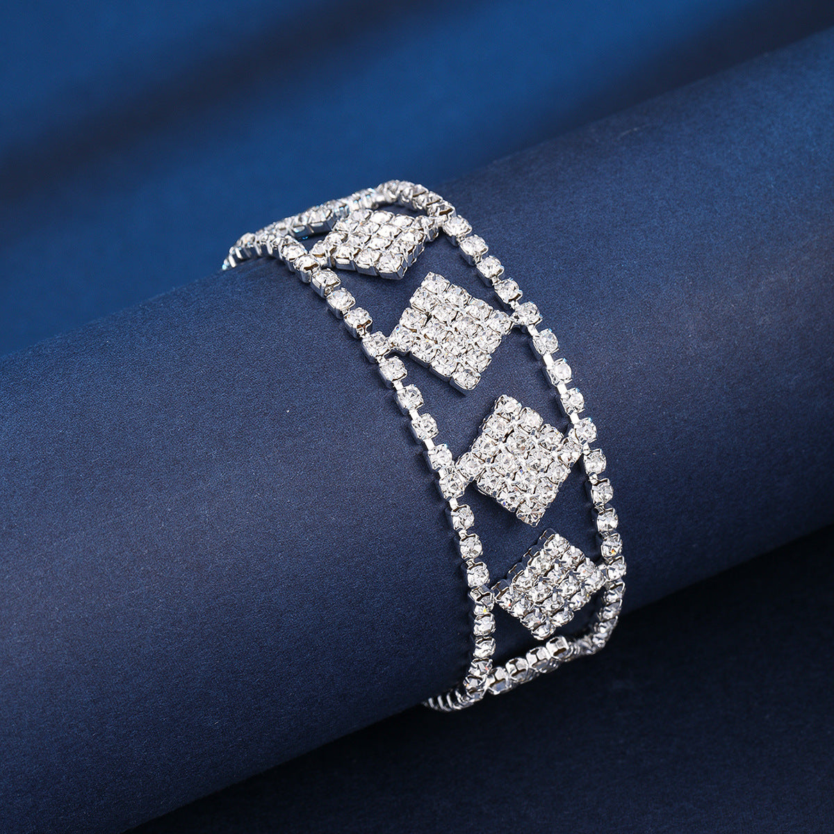 Wholesale Light Luxury Elegant Fashion New Bridal Jewelry Rhinestone Bracelet Wedding Dinner Accessories