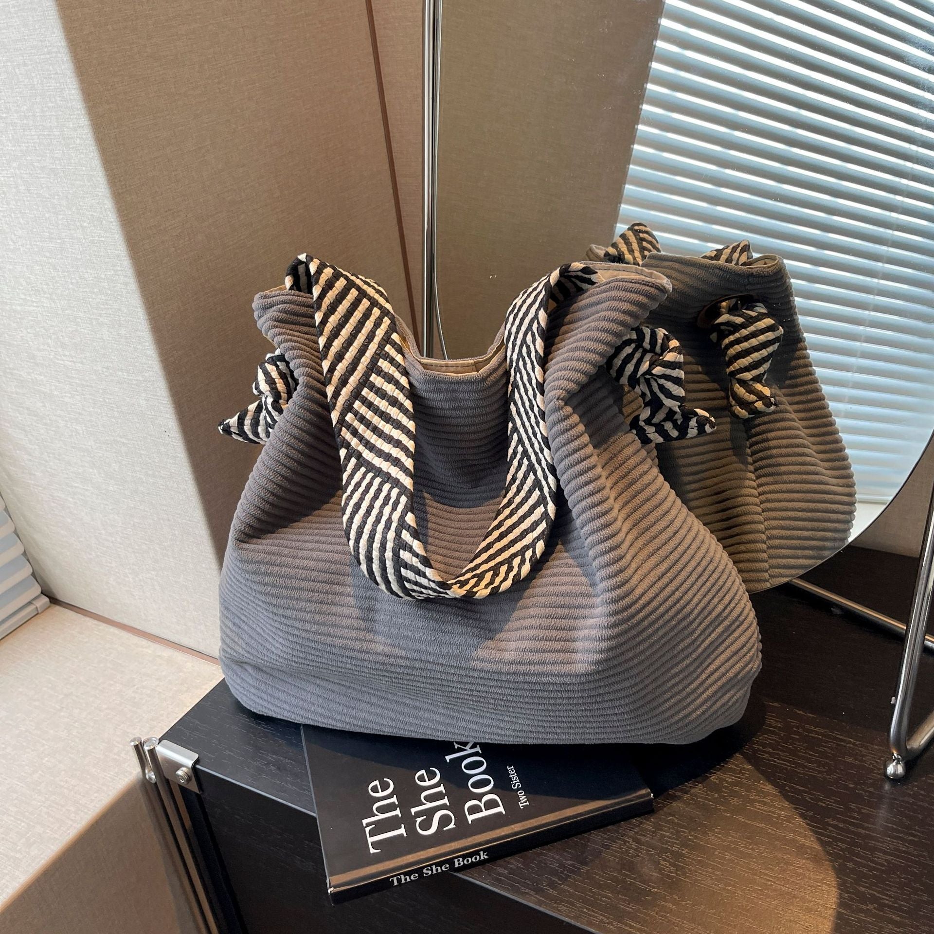 Wholesale Trendy Large Capacity Autumn/Winter Corduroy Premium Shoulder Bags