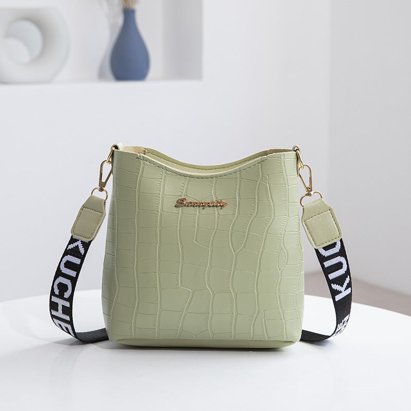Wholesale PU Crocodile Pattern Crossbody Bag, Printed Woven Strap, Shoulder Strap, Bucket Bag