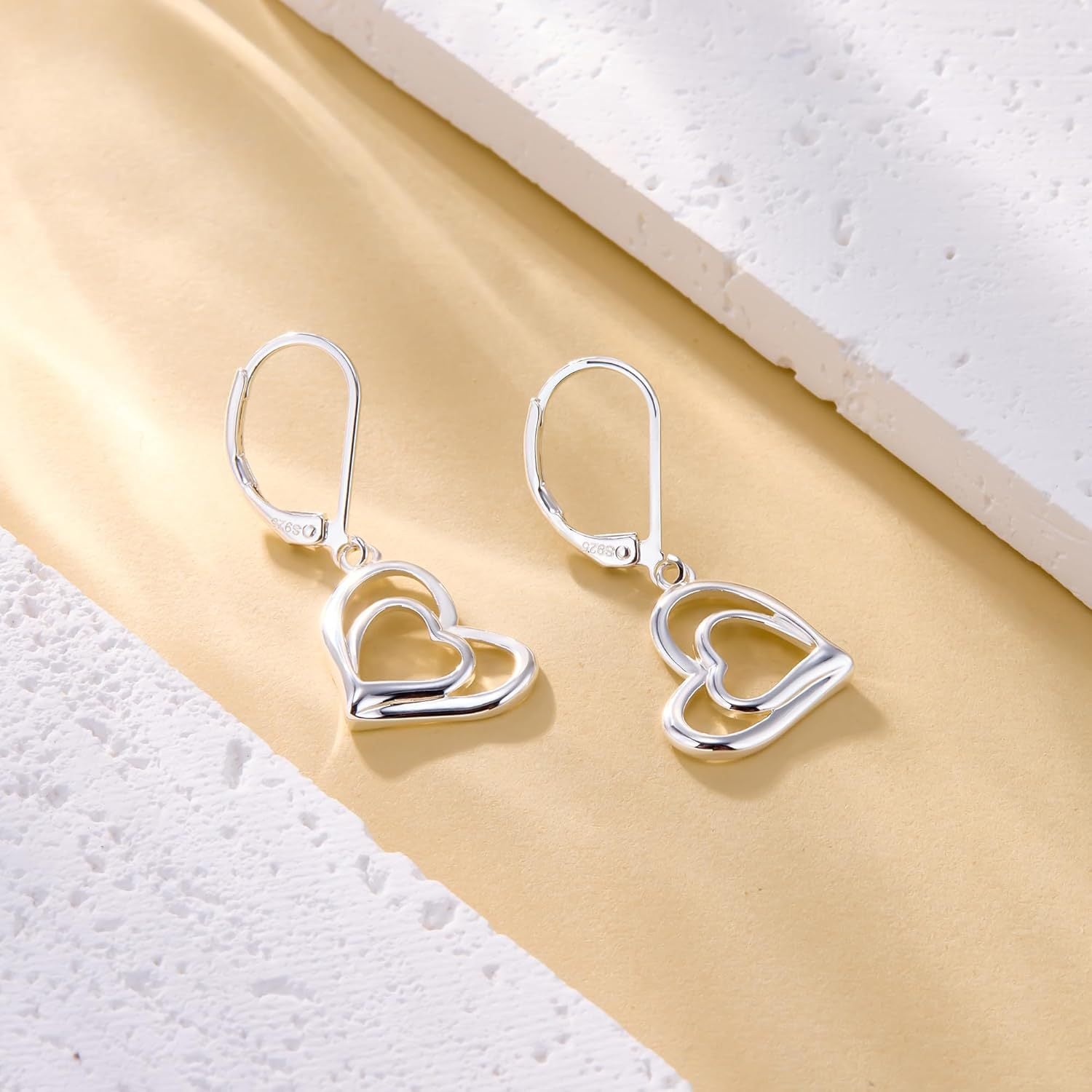 Wholesale  Women' s Love Retro Fashion Personalized Hollow Heart-Shaped Pendant Earrings