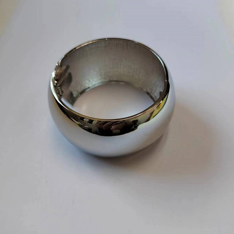 Wholesale Alloy Electroplating Exaggerated Large Smooth Bracelet