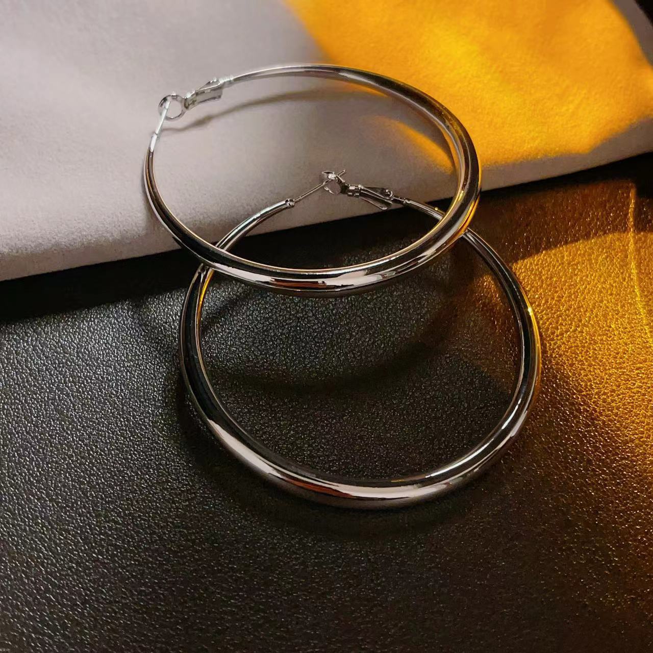 Wholesale Heavy Industry Fashion Plain Hoop Simple Exaggerated Large Metal Earrings