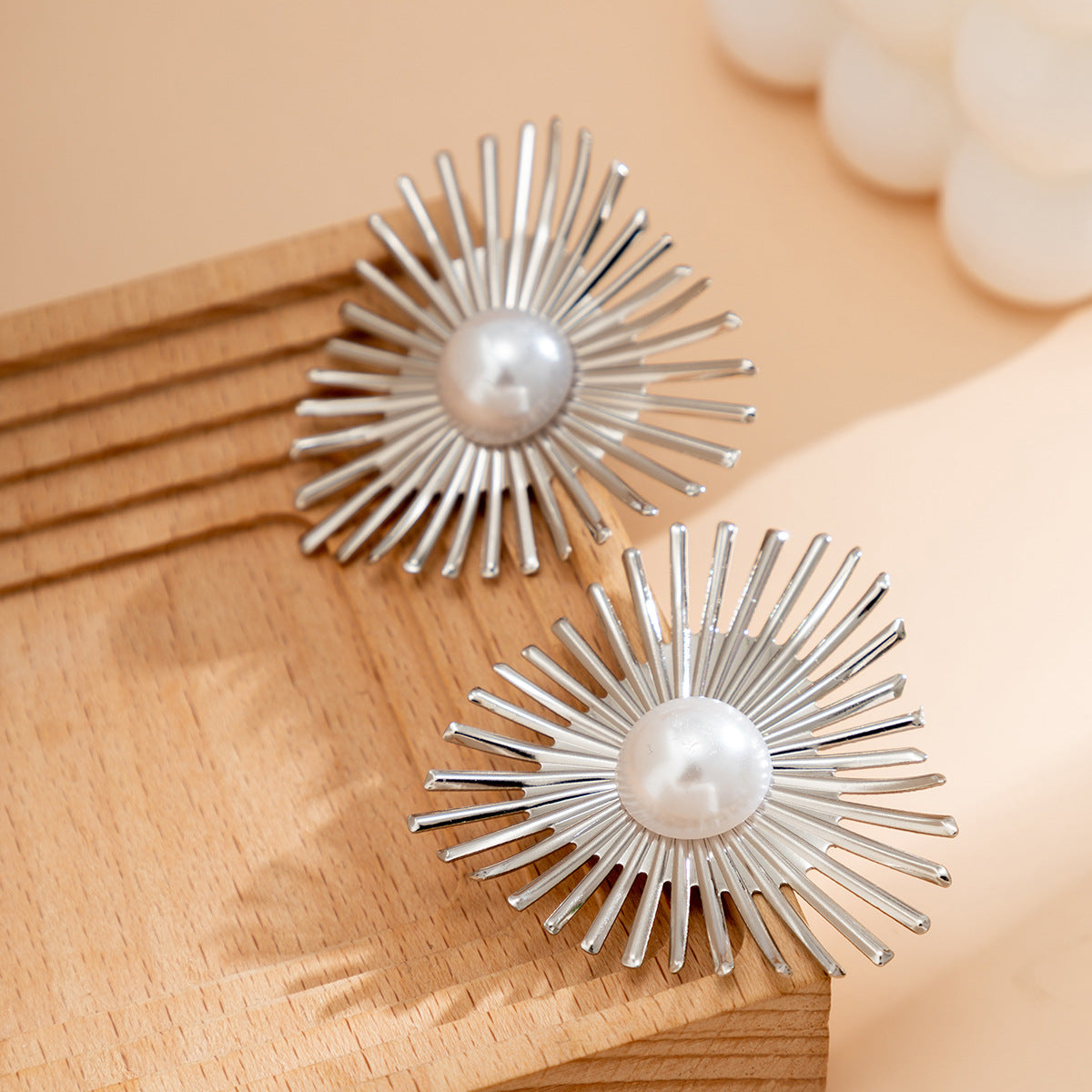 Wholesale Metal Wind Retro Geometric Heart Burr Earrings