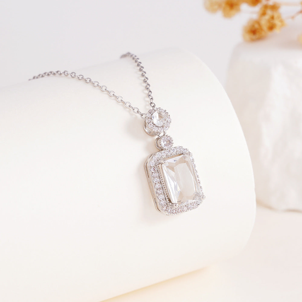 Wholesale Necklace Women' s Perfume Bottle Pendant Stainless Steel Clavicle Necklace