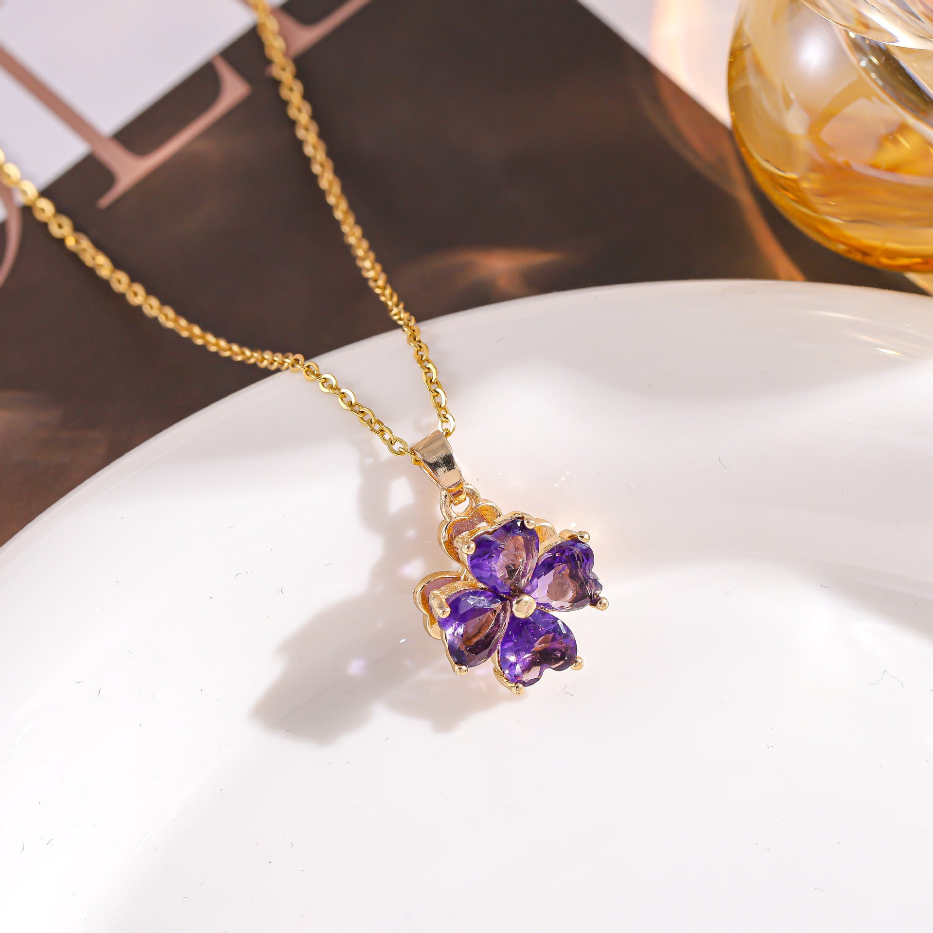 Wholesale diamond rotating lucky four-leaf clover inlaid with colorful zircon titanium steel clavicle chain
