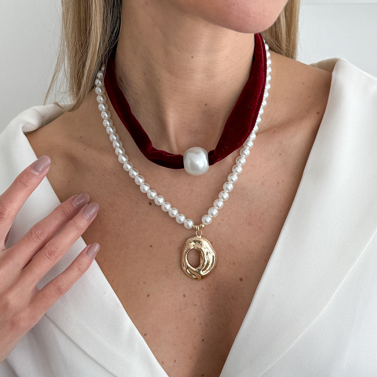 Wholesale Leopard-print velvet pearl layered necklace