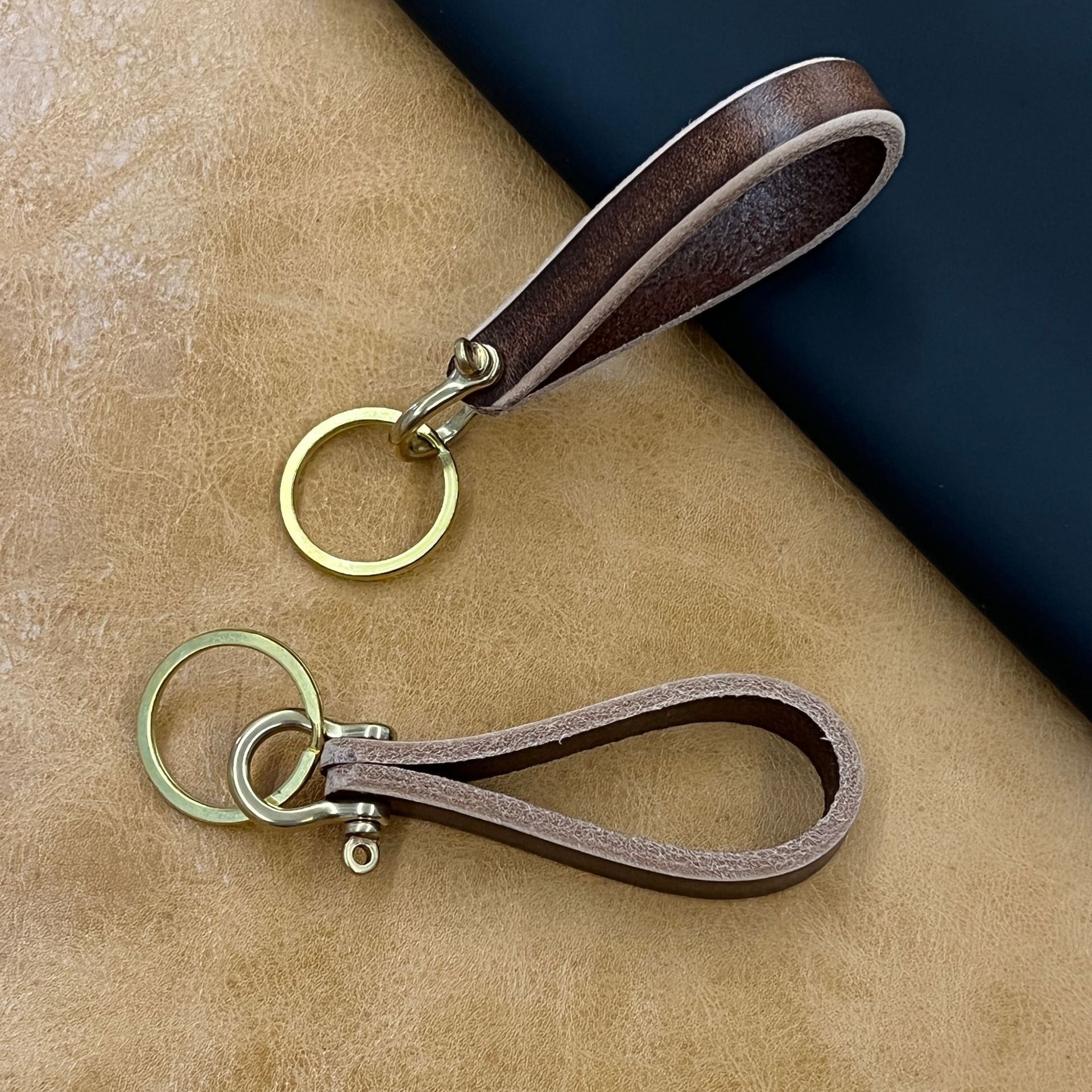 Wholesale Genuine Leather Brass Horseshoe Chain Keychains