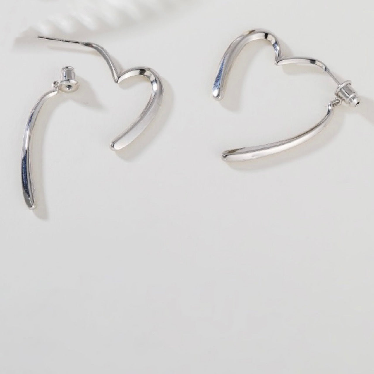 Pendientes de cobre de doble ensambla de corazón de metal al por mayor