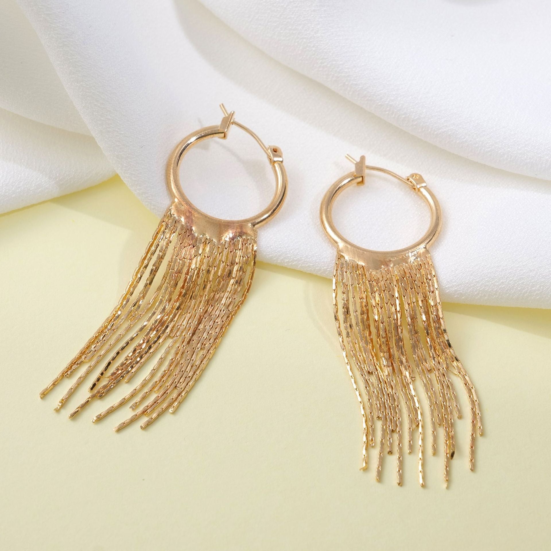 Wholesale Metal exaggerated tassel earrings retro long earrings