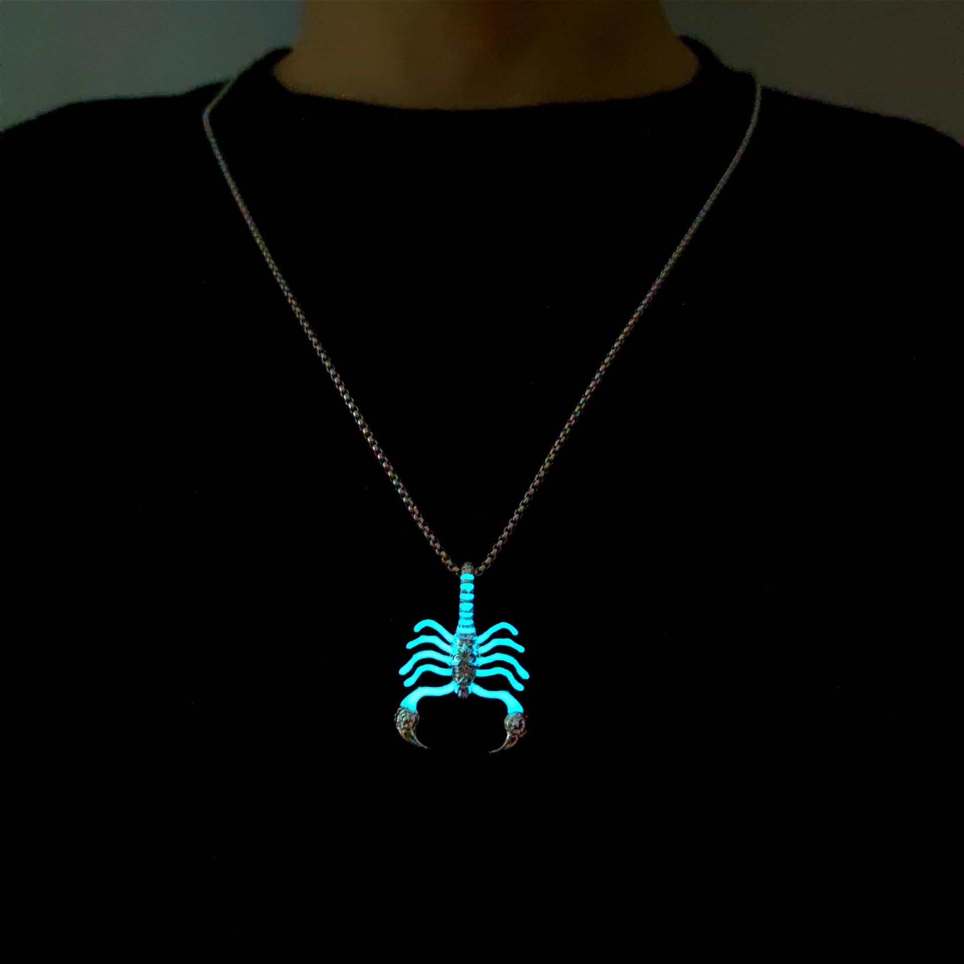 Wholesale Scorpion King Night Light Men' s Necklace