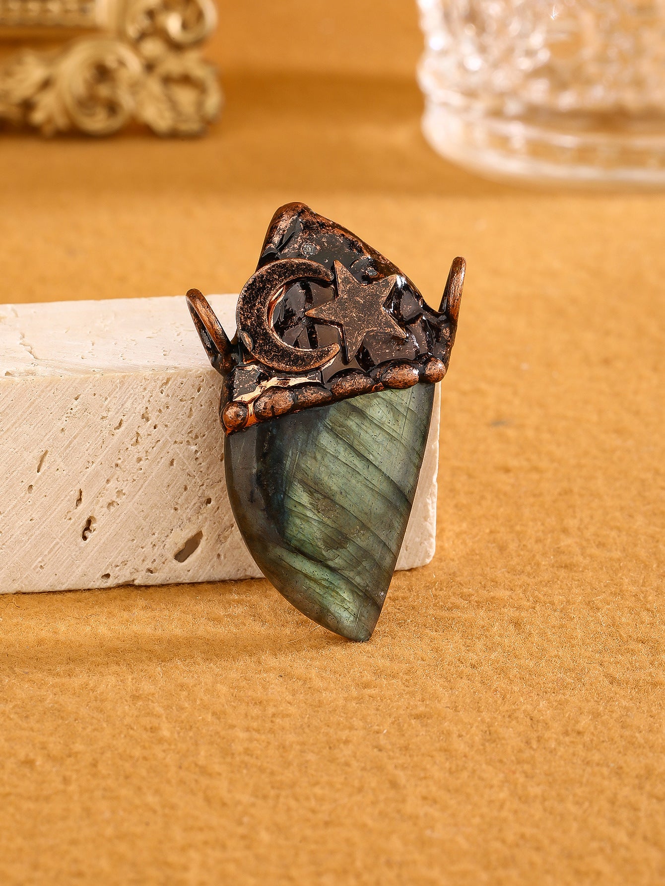 Wholesale Vintage style natural labradorite original design bronze sweater chain pendant with random shape