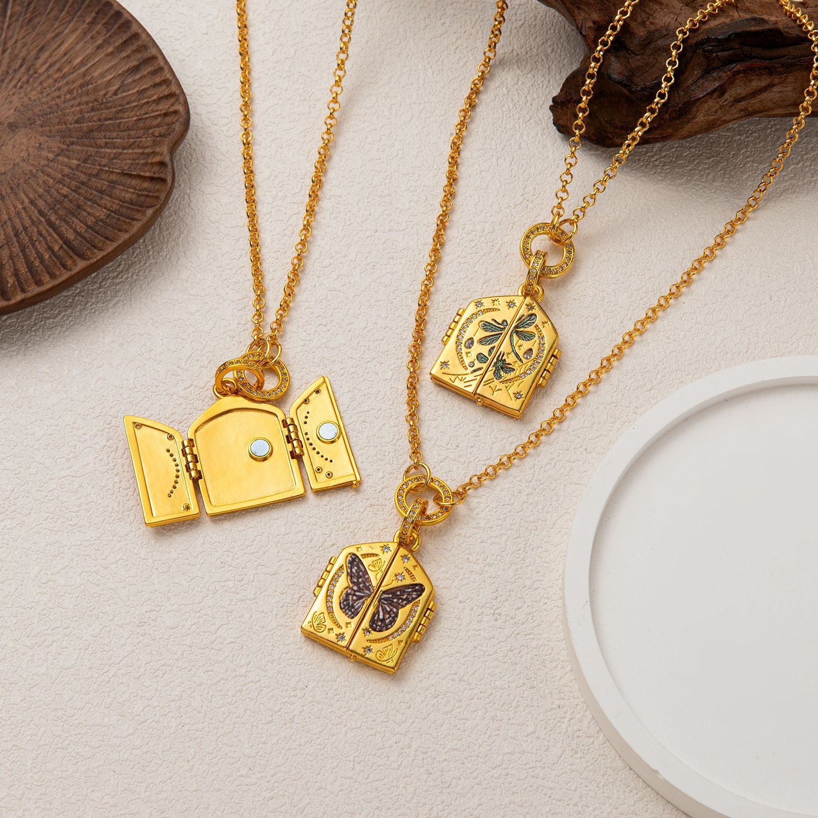 Wholesale Hand Painted Flower Heart Pendant Necklace Opening Butterfly Design Copper Fashion Jewelry Accessory Boutique Resale Gift