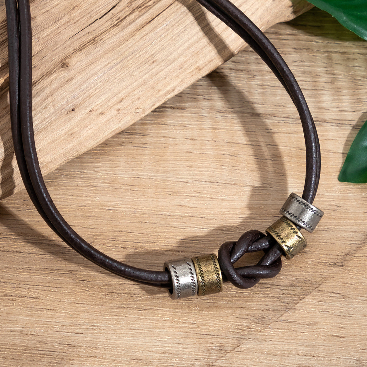 Wholesale Men's leather hoop necklace beaded clavicle necklace