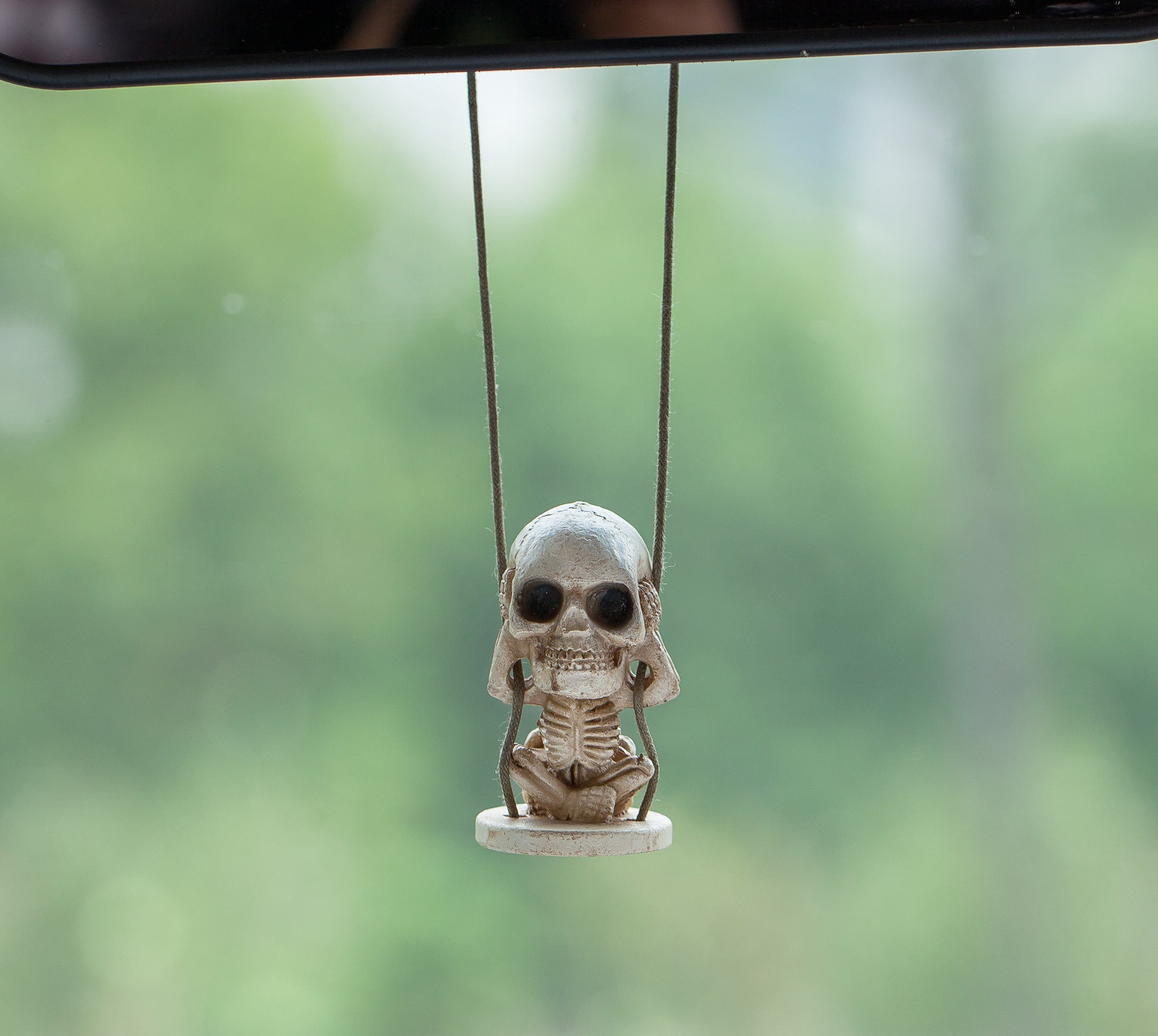Wholesale of Halloween Resin Swing Skeleton Car Pendants
