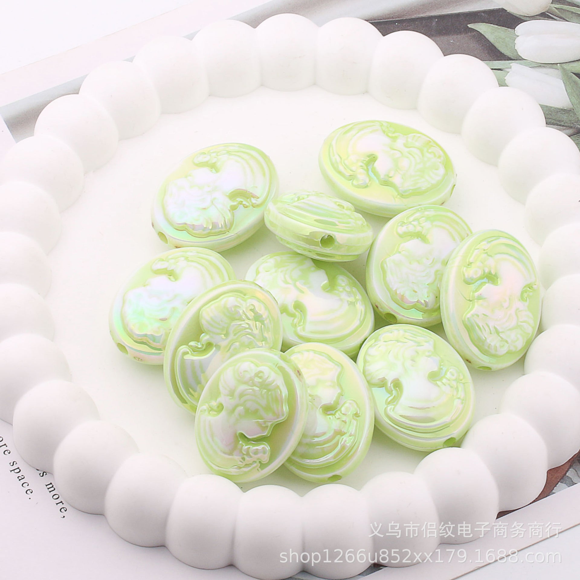 Wholesale 100PCS Acrylic Color Retro Beauty Head UV Plated Color Straight Hole Loose Beads