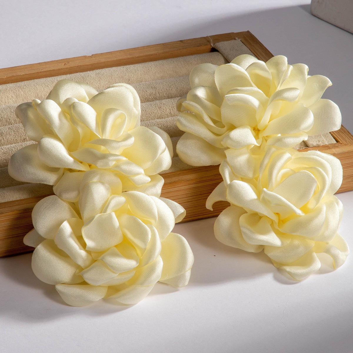 Wholesale Fresh and colorful floral Valentine' s Day earrings