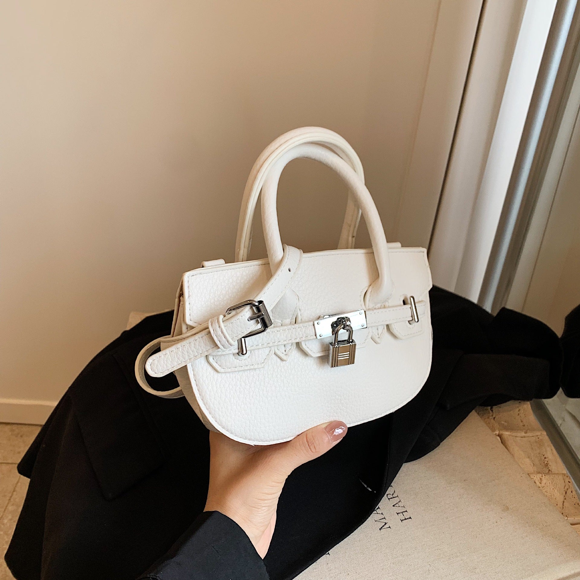 Wholesale High-end Lock Versatile Handbag Shoulder Bag