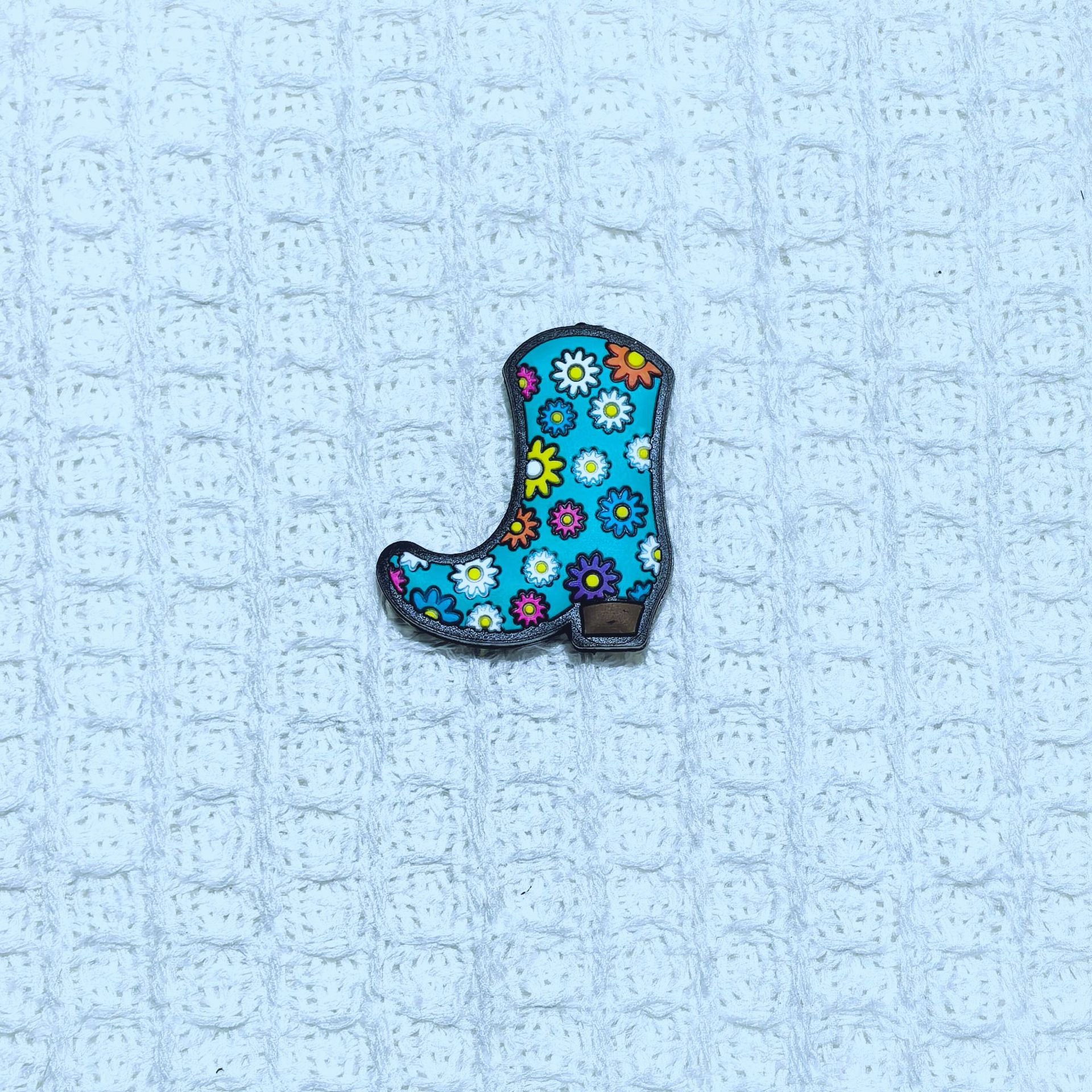 Wholesale Random 100pcs boots a variety of series silicone cartoon beads  Focal Beads