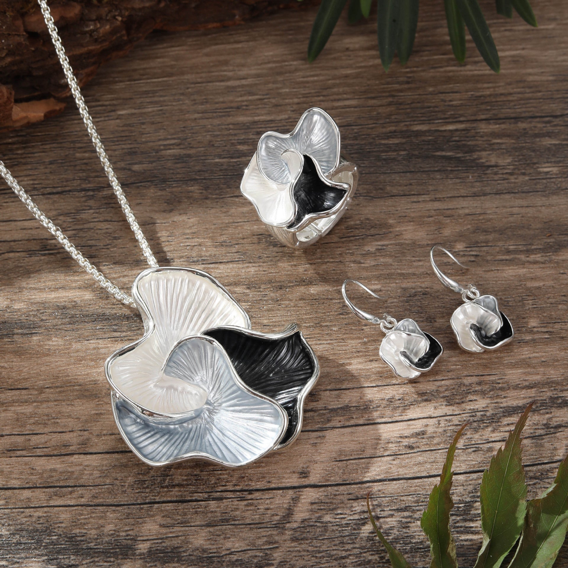 Wholesale 3pcs New Color Painting Oil Geometric Petal Stud Earrings Pendant Set