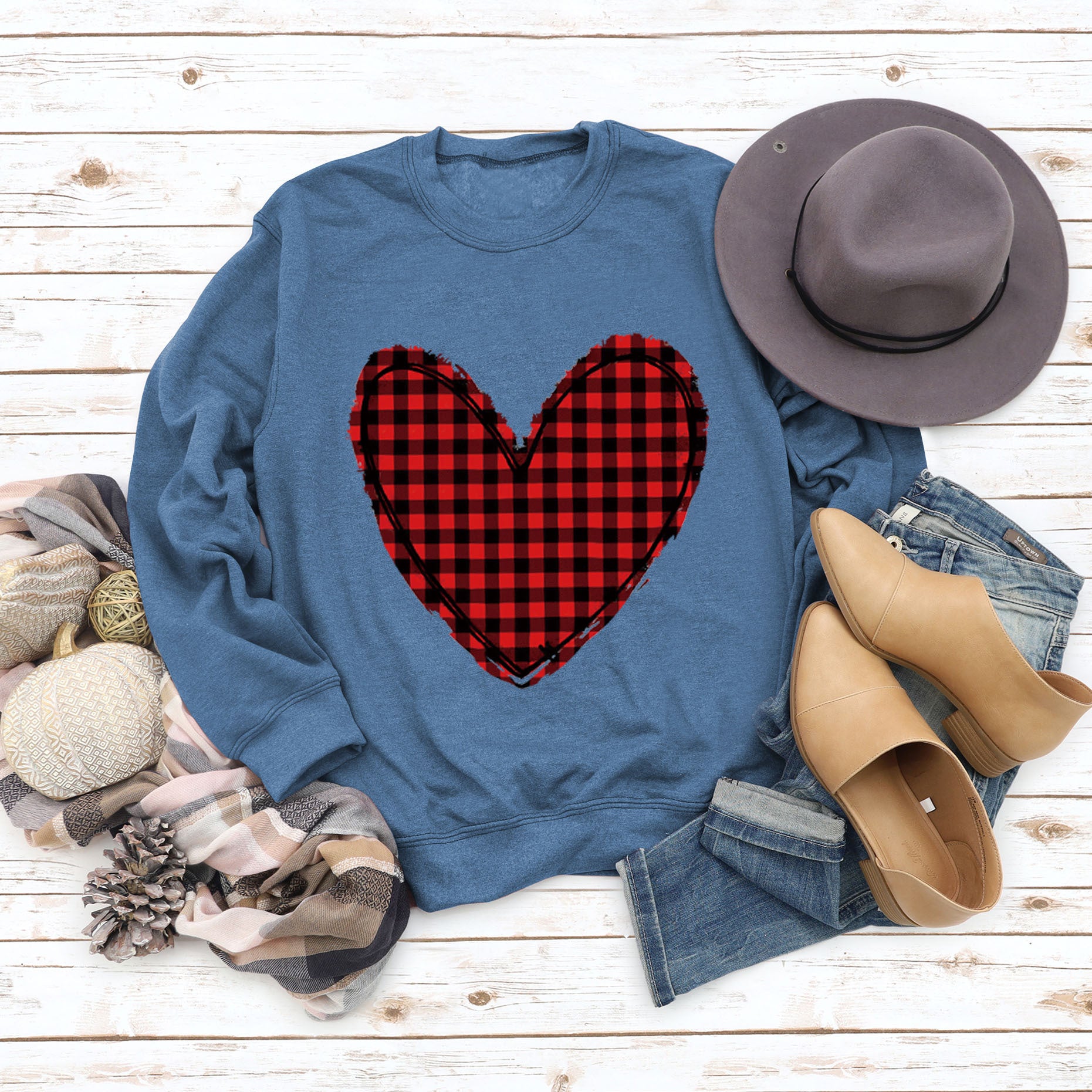 Wholesale Valentine's Day women's clothing autumn and winter plaid love printed casual sweater