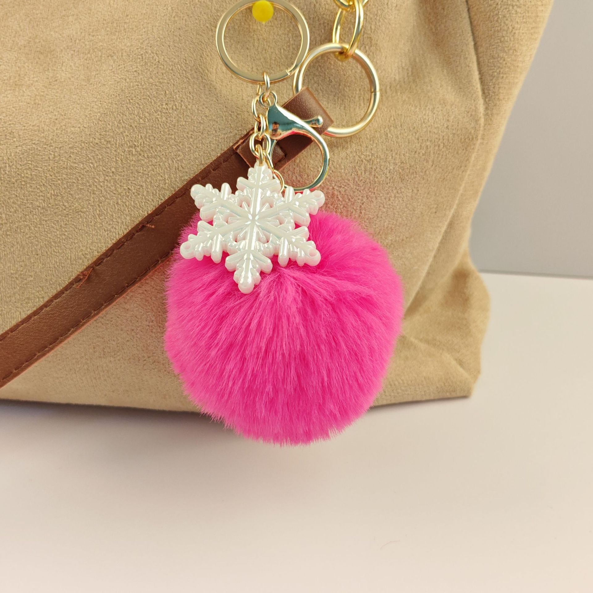 Wholesale Snowflake fur ball keychain