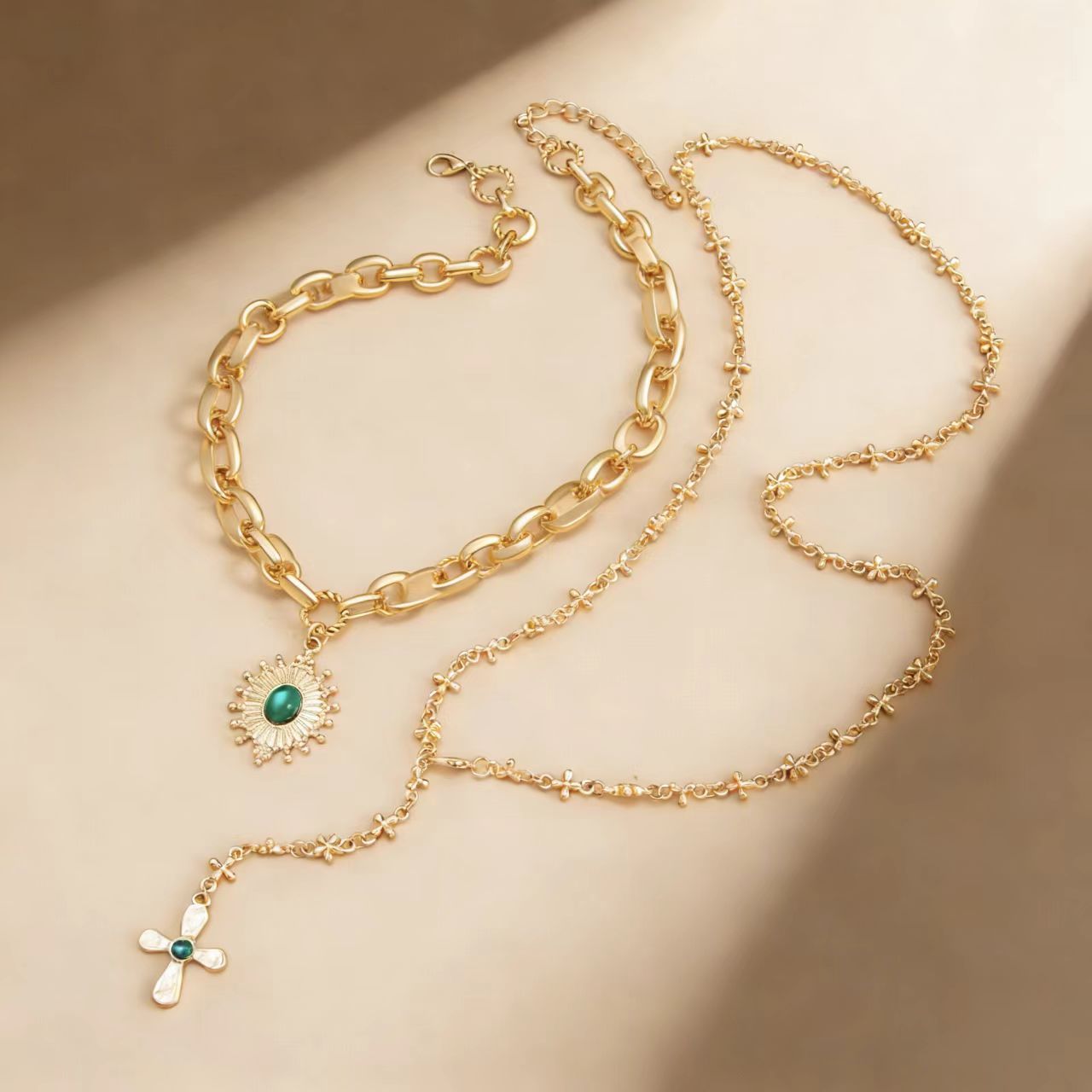 Wholesale Melard style gemstone metal small flower pendant necklace