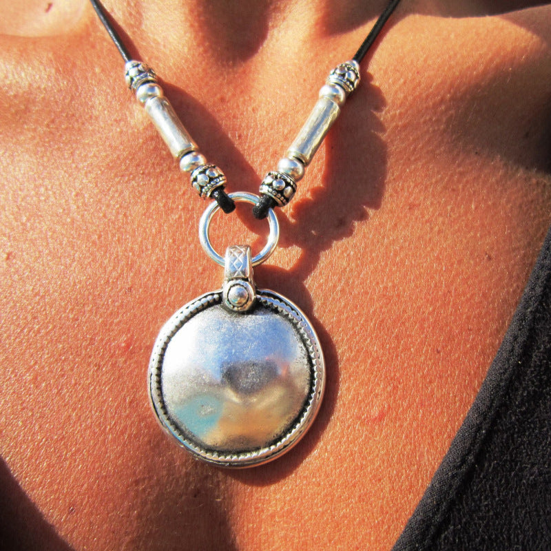 Wholesale Beaded Disc Silver Alloy Pendant Leather Rope Necklace