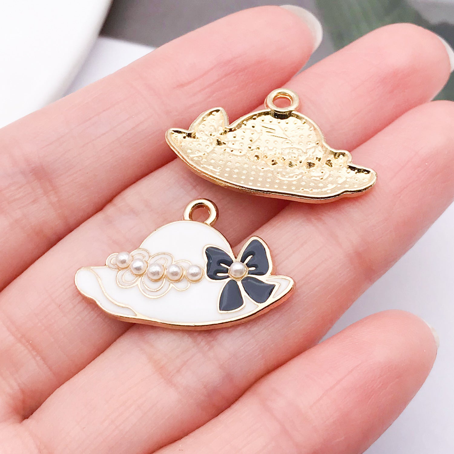 Wholesale Chic Lipstick High Heel Zinc Alloy Pendants Electroplated Oil Drip Charms For DIY Jewelry Fashion Accessory Gift Resale