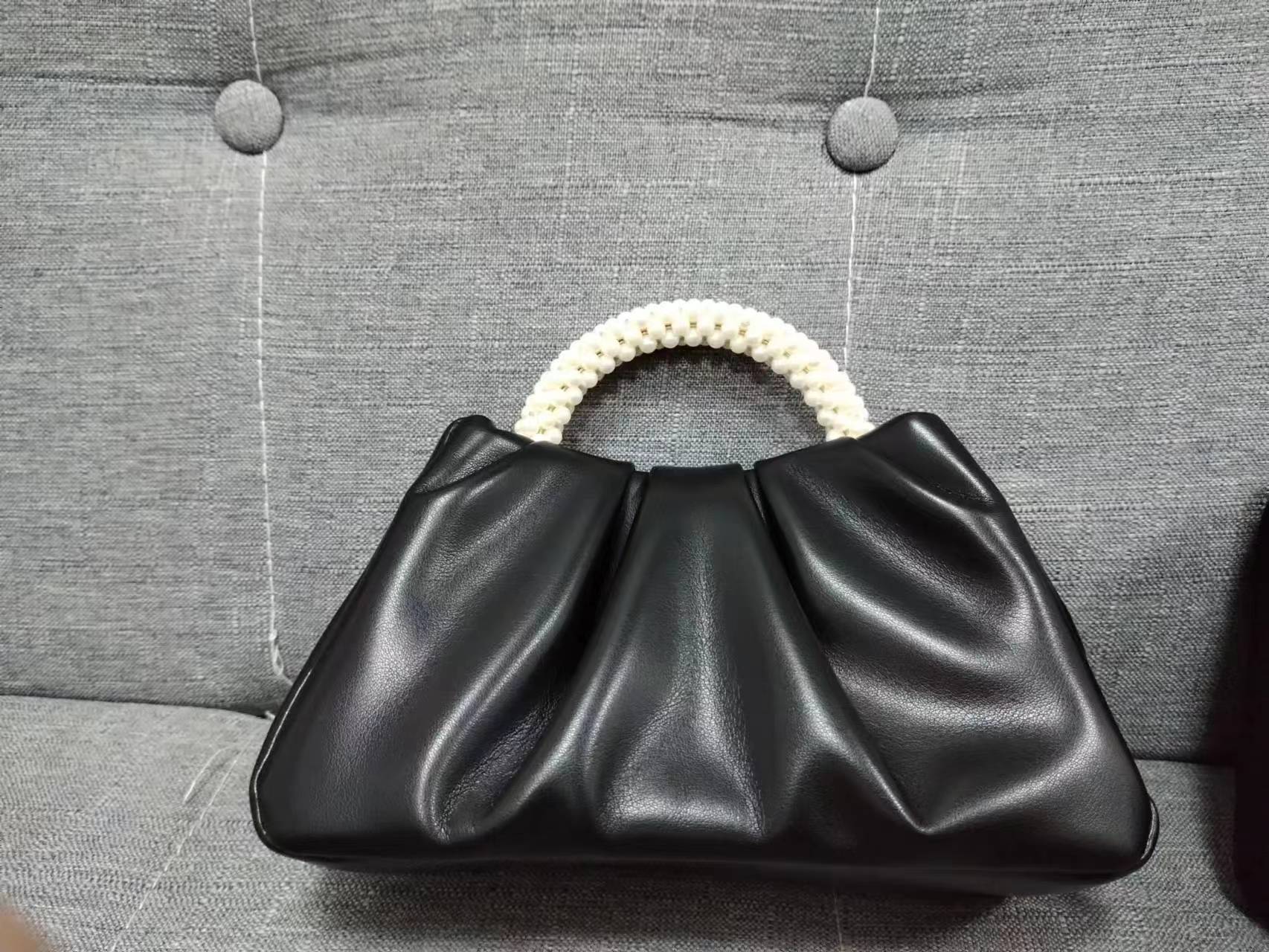 Wholesale Fashion Pleated Pearl Handbag Cloud Bag