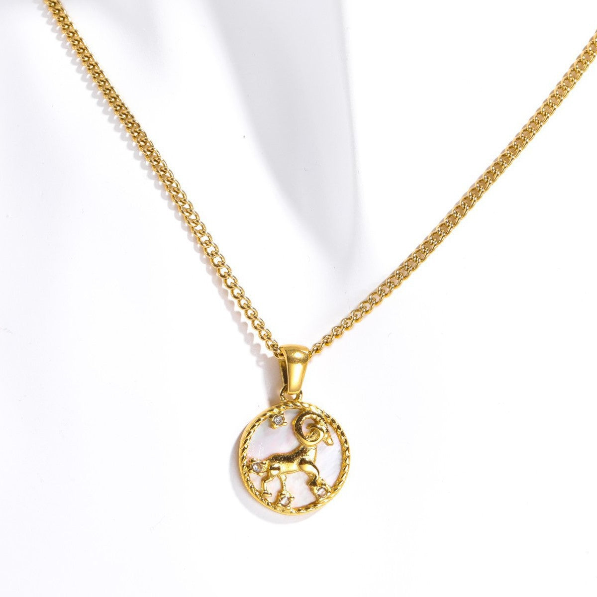 Wholesale Stylish 12 Zodiac Signs Coin Pendant Necklace Stainless Steel Gold Plated Fashion Accessory