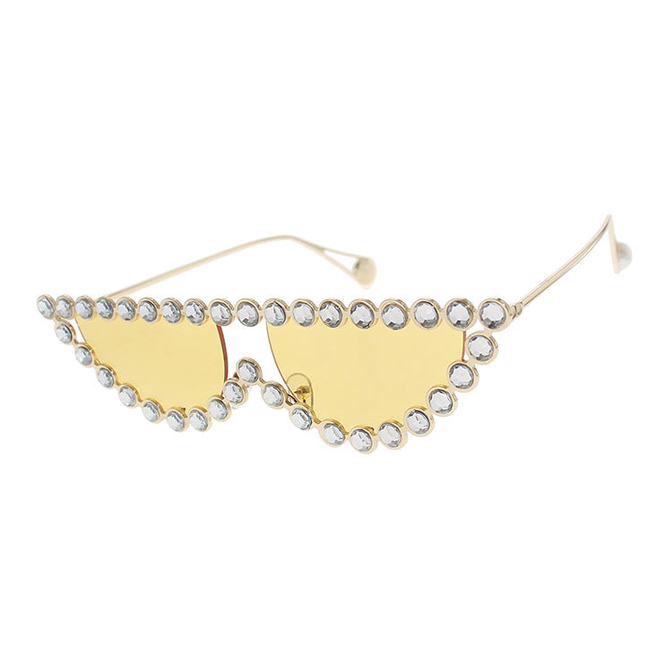 Wholesale Retro cat eye sunshade UV resistant diamond studded sunglasses