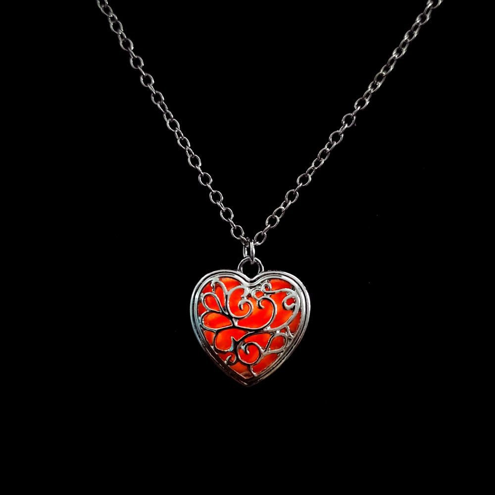 Wholesale Multi colored hollow luminous heart-shaped necklace