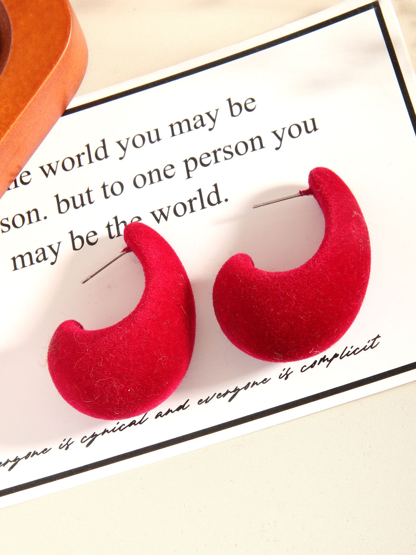 Wholesale red flocked heart pendant earrings