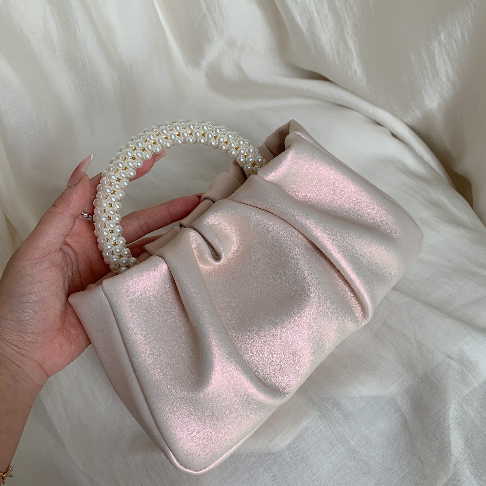 Wholesale Fashion Pleated Pearl Handbag Cloud Bag