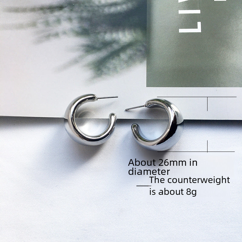 Wholesale C- shaped circle metal earrings