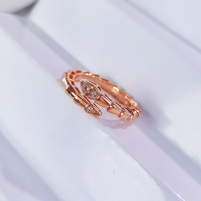 Wholesale Electroplated full diamond V shaped snake bone ring open ring