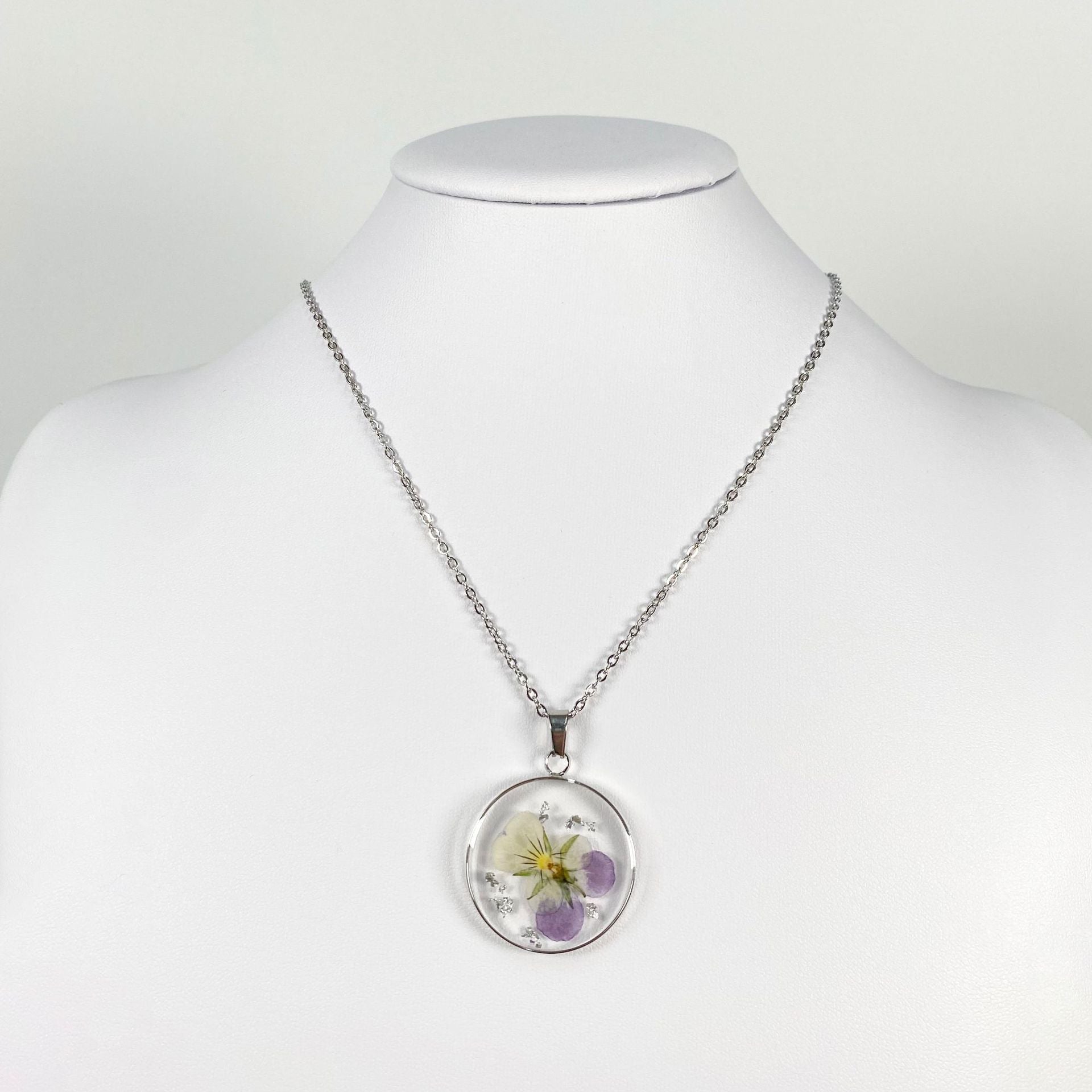 Wholesale 12pcs Resin Creative December Dried Flower Necklace