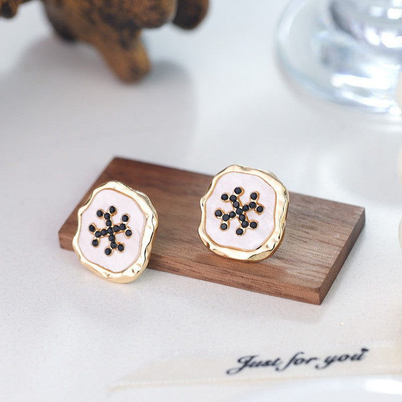 Wholesale French Retro Vintage Flower Pearl Earrings