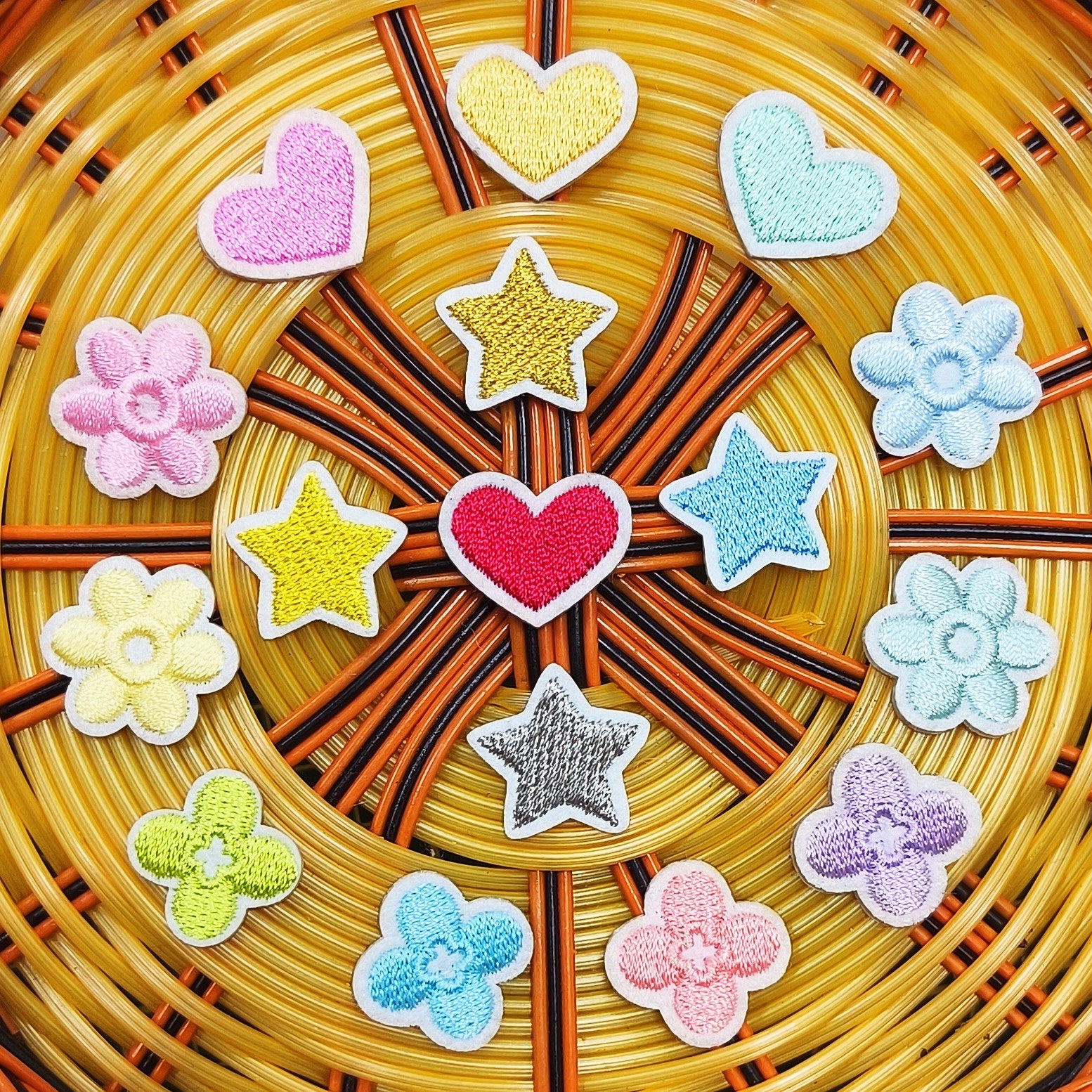Wholesale Stylish Self Adhesive Embroidered Patches With Heart And Star Designs For Clothing Towels DIY Craft Supply