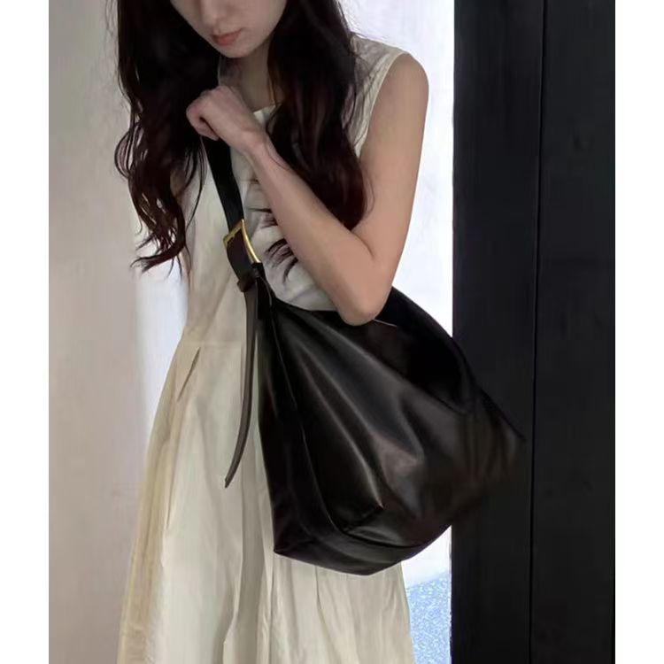 Wholesale Large capacity high-end tote commuter bag versatile shoulder messenger bag